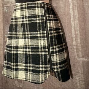 Hollister Black and Cream Plaid A-Line zipper Skirt